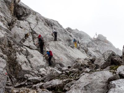 018-Im Gamsaengersteig unterhalb des Gipfels